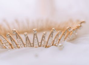 brides-crown-on-wedding-day-2024-10-18-07-42-19-utc